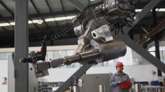 <strong>一械臂正正在模仿高辐射下的精准操做</strong>